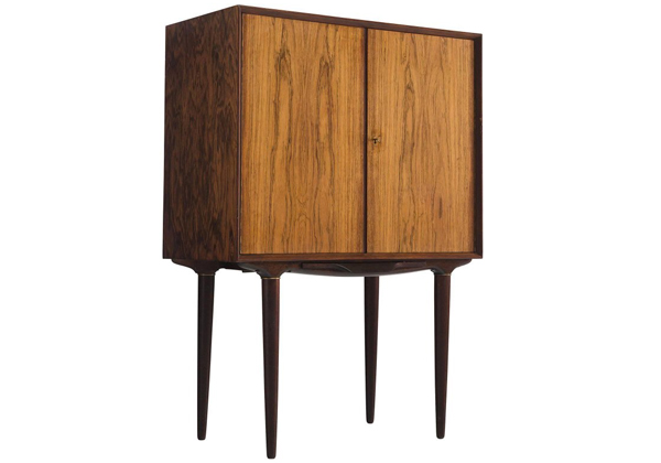 Illum Wikkelsø cabinet