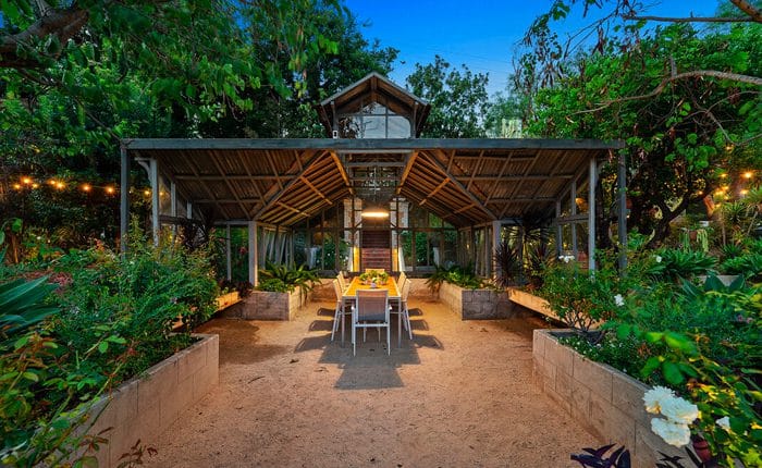Dining pavilion of the historic Raphael Soriano Lukens House