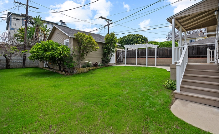 San Pedro Craftsman Bungalow with yard