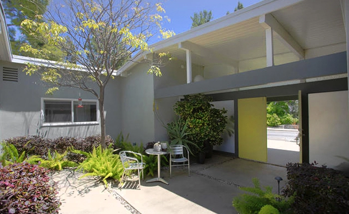 Webster Wiley's timeless atrium design in a La Crescenta mid-century modern home