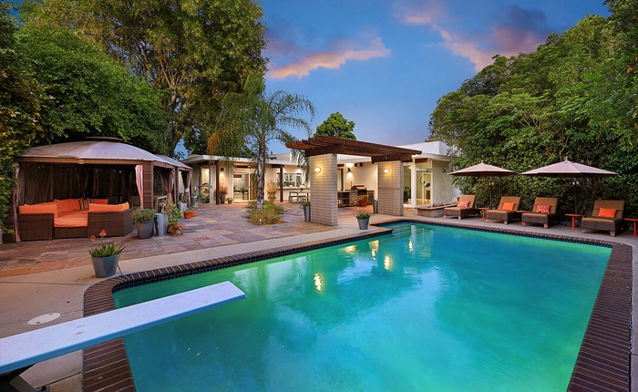 South Pasadena Midcentury Modern Home with stunning pool
