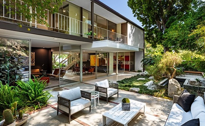 Laurel Canyon Mid Century Modern home with walls of glass.