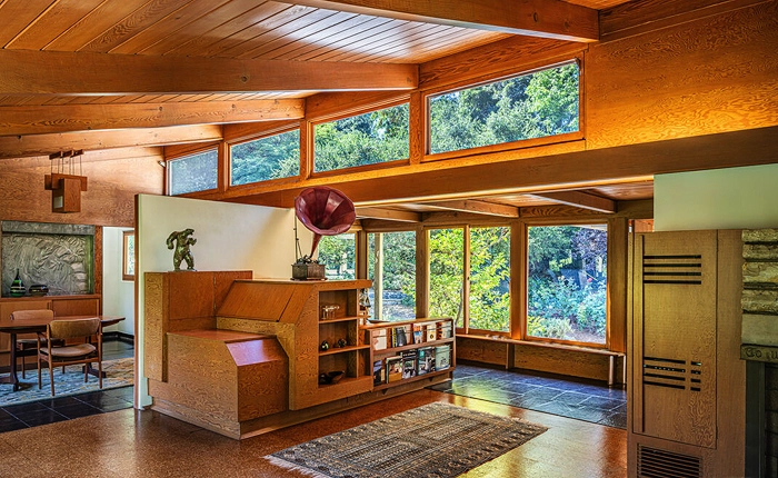 Built-in furniture in the Rodriguez House by Rudolph Schindler