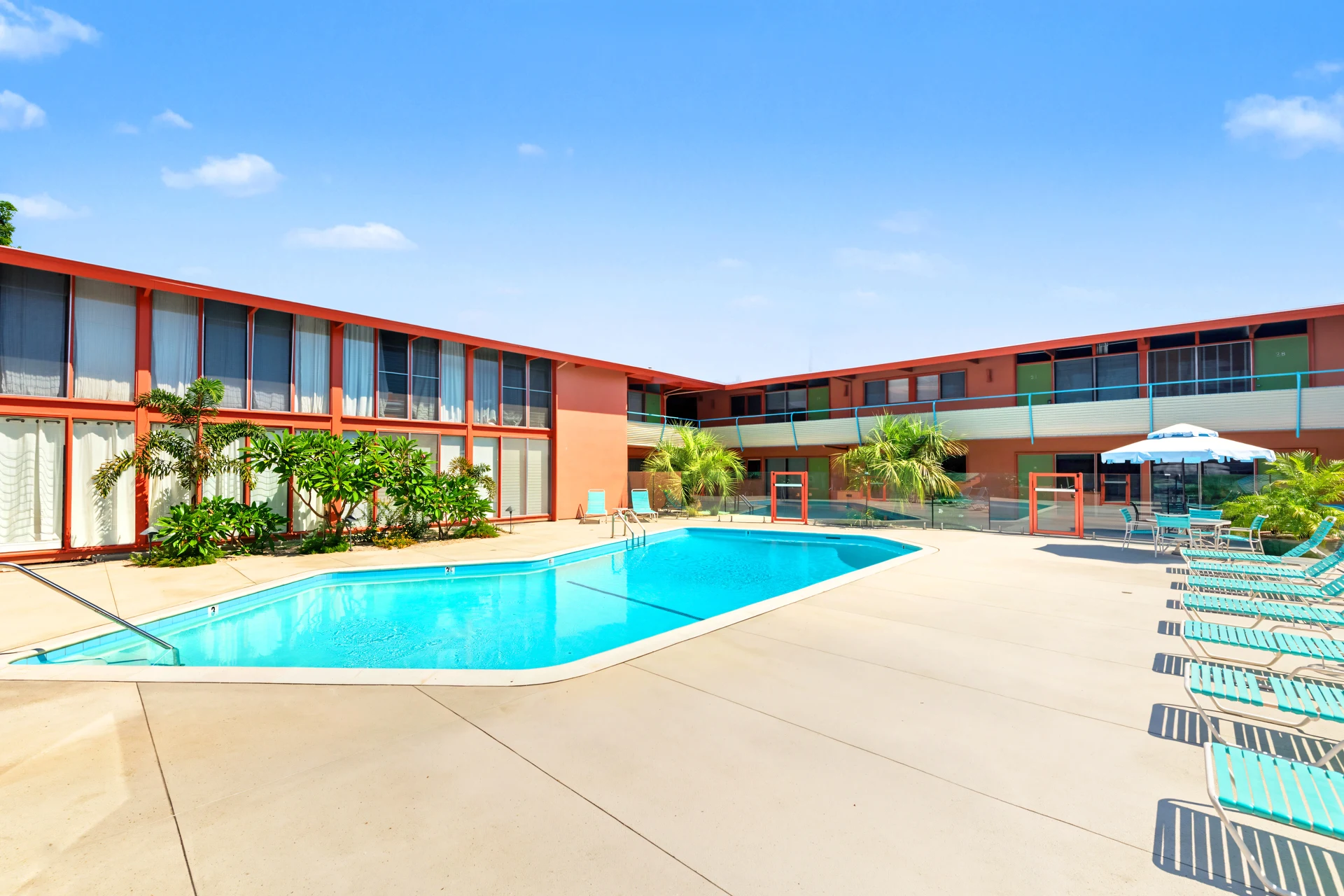 mid-century-edward-fickett-condo-24hi