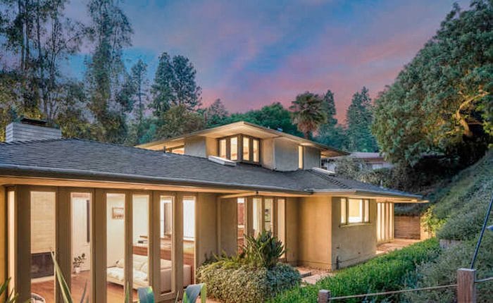 Striking Studio City Architectural Home by James DeLong